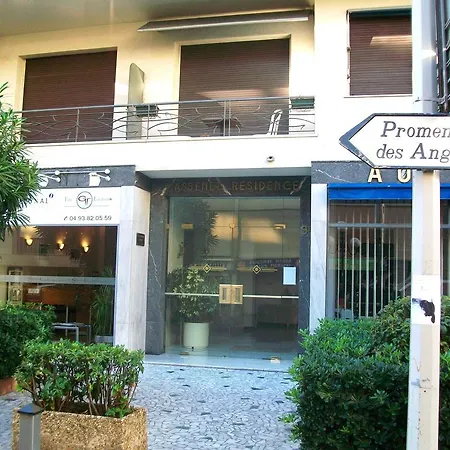 In A 50 Metri Dal Mare * Nizza